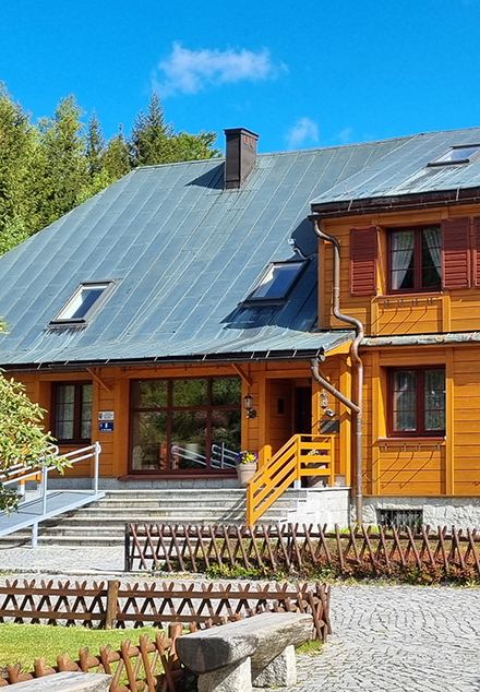 Dom Parafialny i "złoty widok" na Śnieżkę