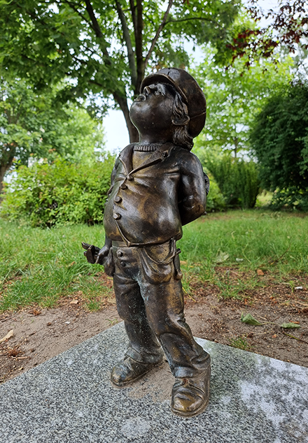 Rzeźba miejska Mały Józio